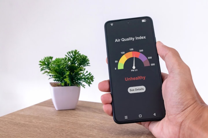 air quality app on phone showing bad air in office